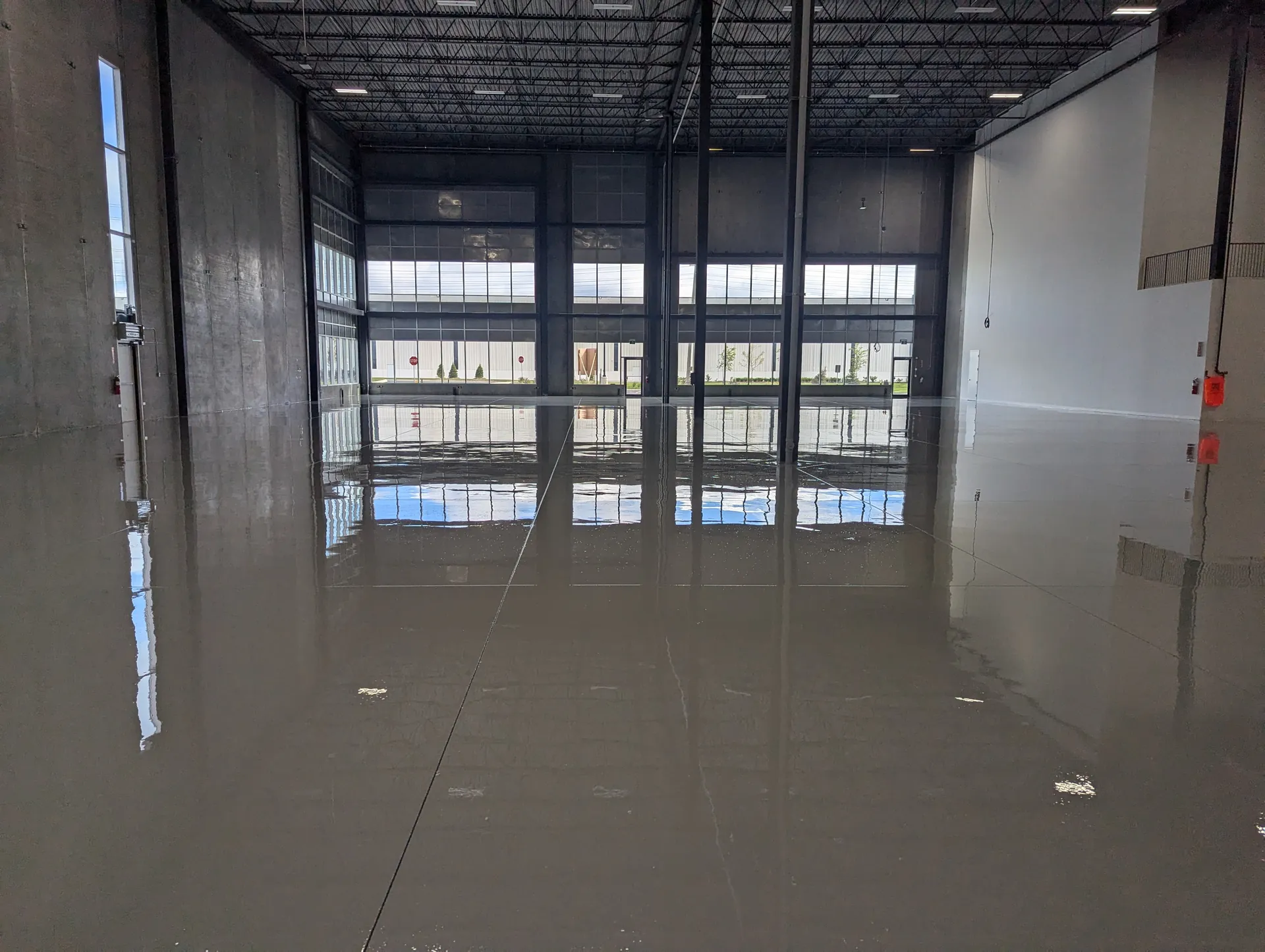 Epoxy & Polyaspartic Flooring in Toronto, ON 3 High-gloss light grey industrial floor in a Vaughan GTA facility